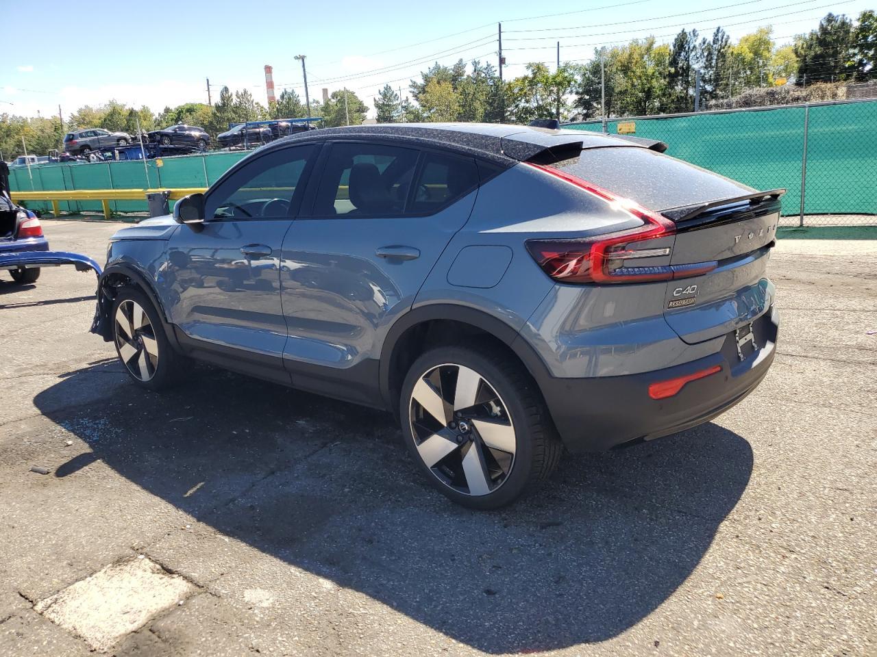 2022 VOLVO C40