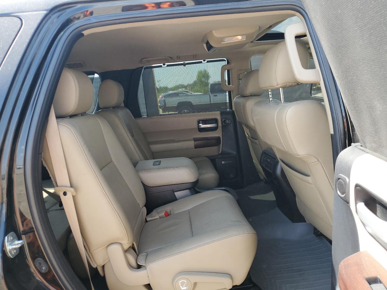 2015 TOYOTA Sequoia