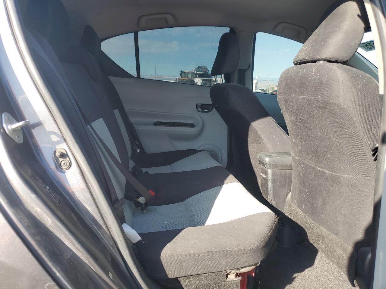 2014 TOYOTA Prius c