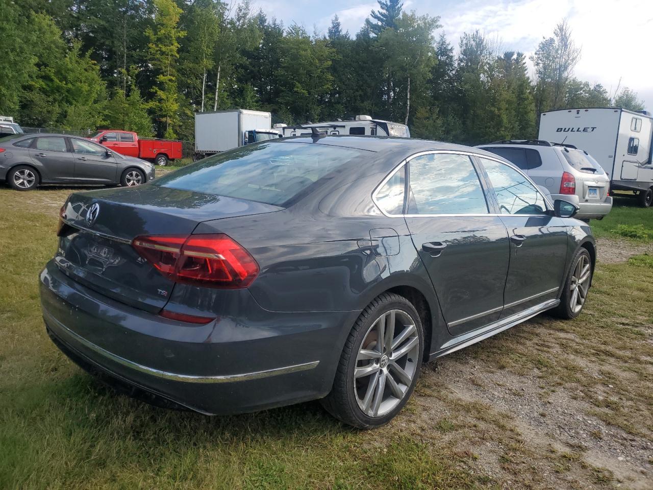 2017 VOLKSWAGEN Passat