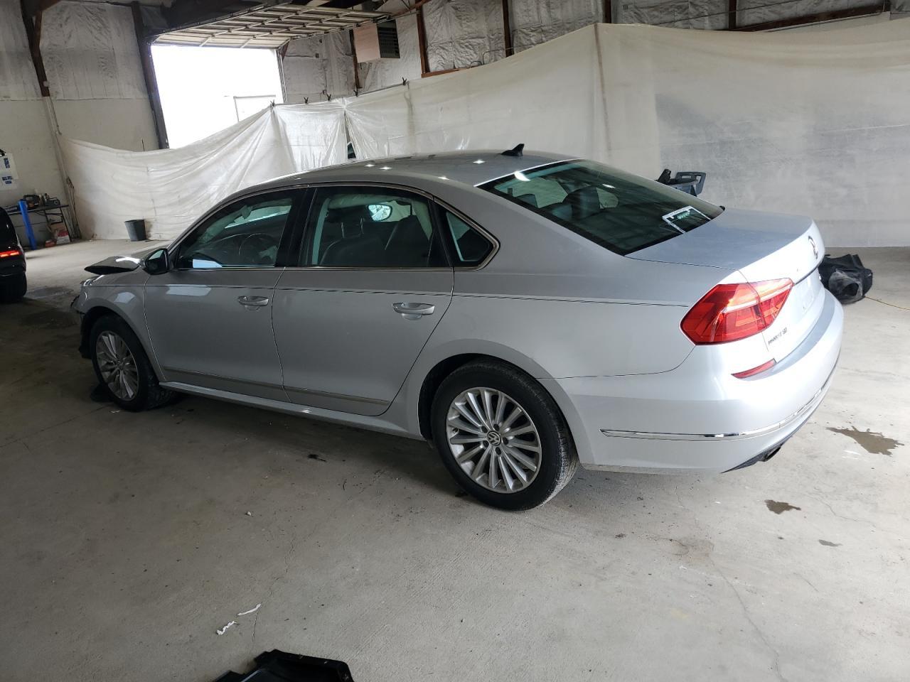 2016 VOLKSWAGEN Passat