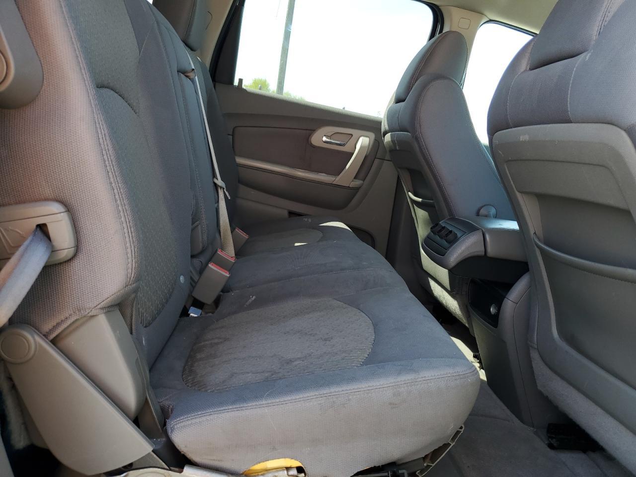 2011 CHEVROLET TRAVERSE LS