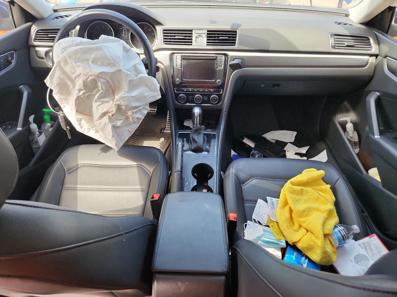 2017 VOLKSWAGEN Passat