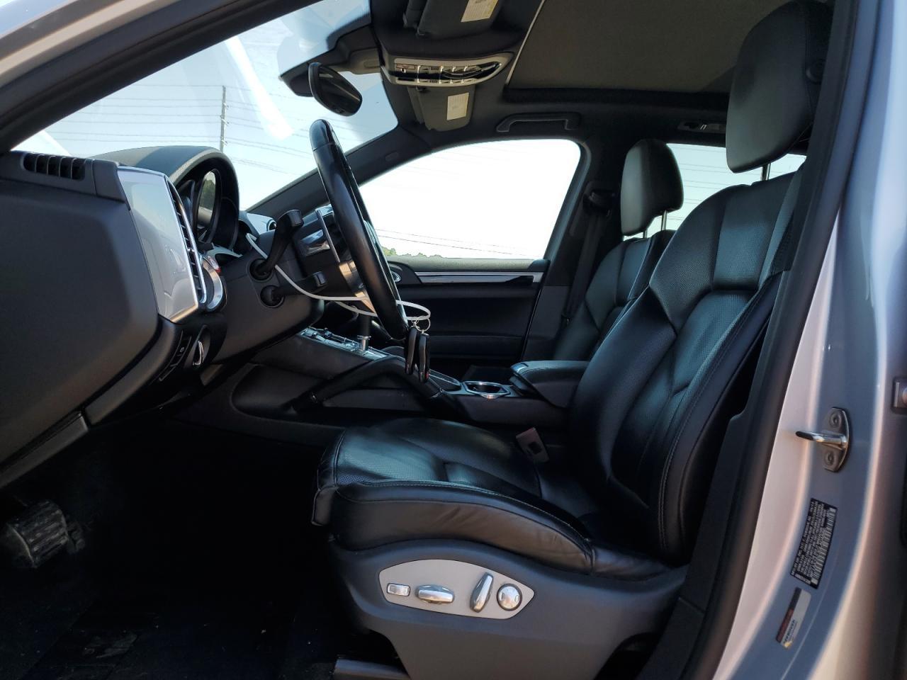 2016 PORSCHE CAYENNE