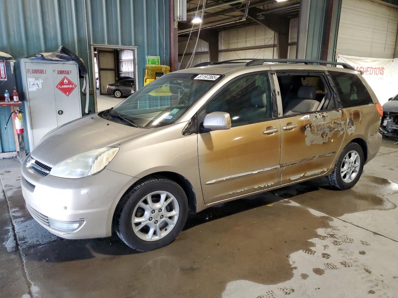 2004 TOYOTA SIENNA