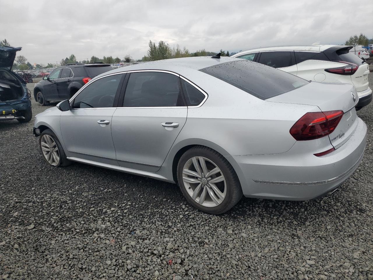 2017 VOLKSWAGEN Passat