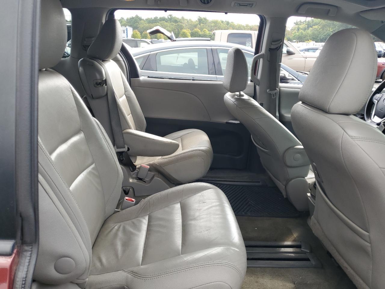 2016 TOYOTA SIENNA