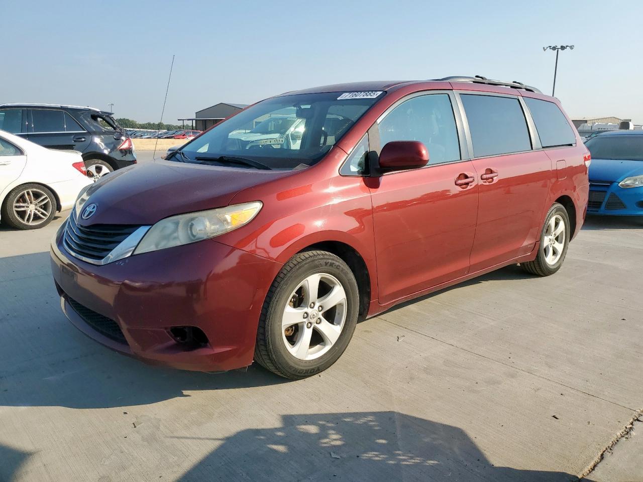 2011 TOYOTA SIENNA