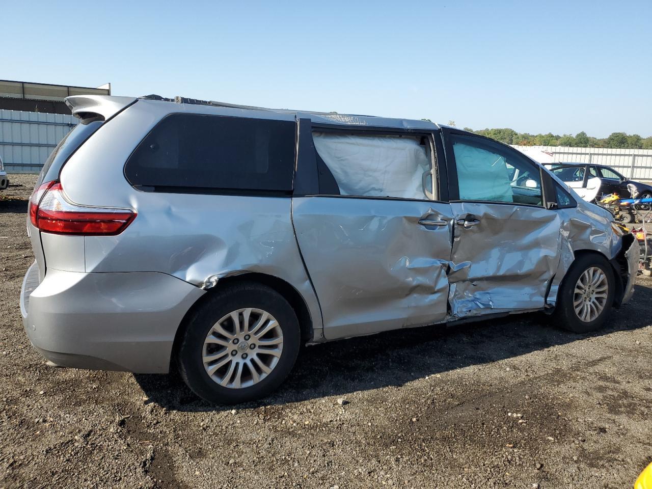 2016 TOYOTA SIENNA
