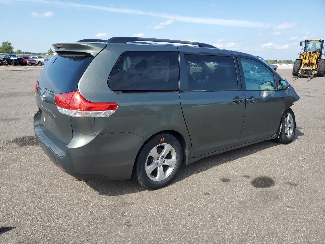 2012 TOYOTA SIENNA