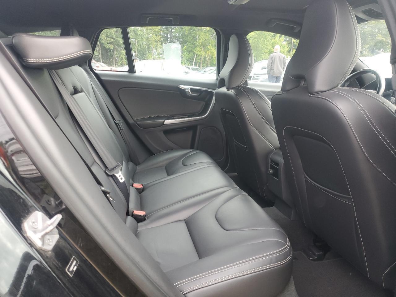 2015 VOLVO V60