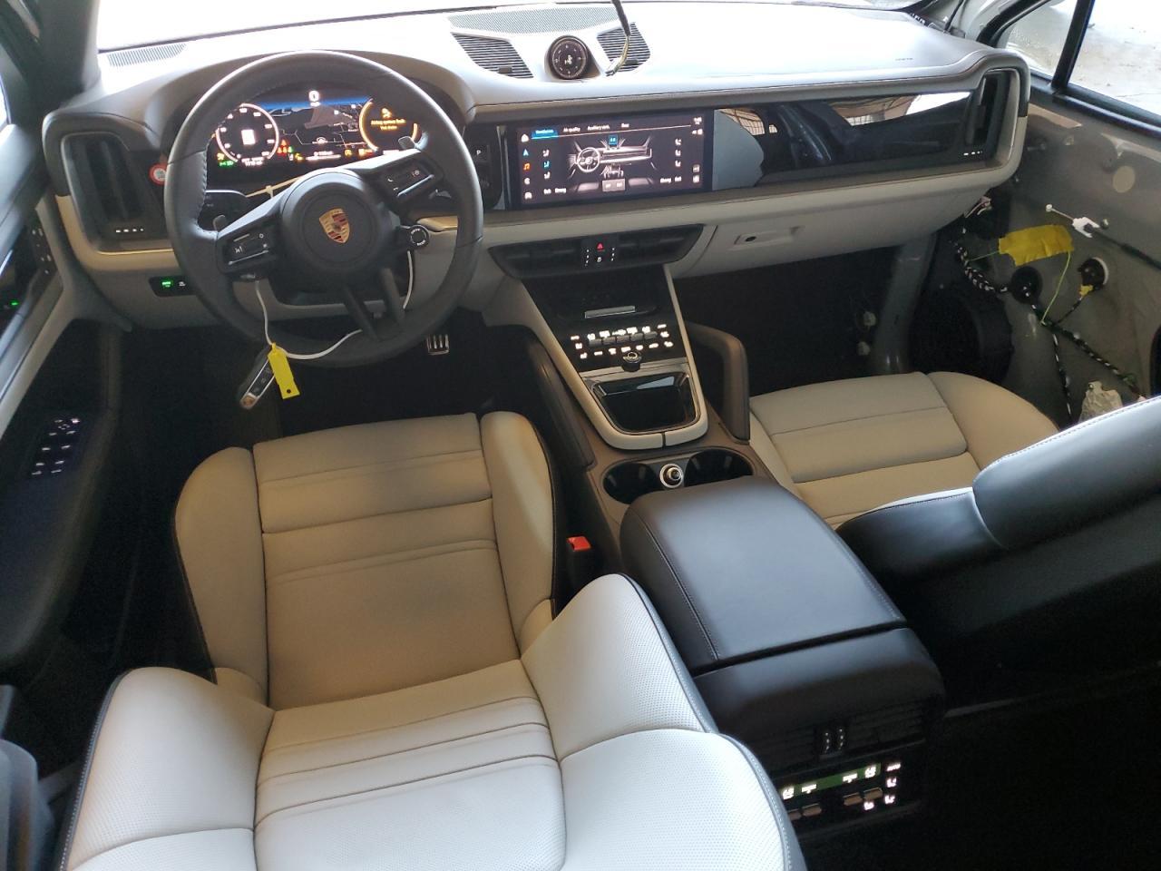 2025 PORSCHE CAYENNE