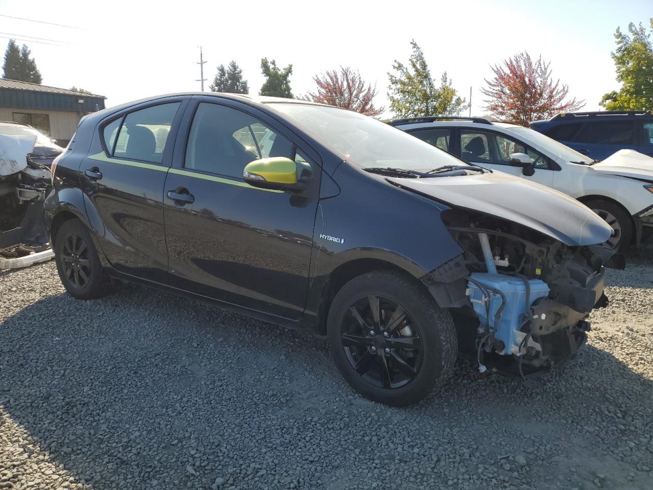 2016 TOYOTA Prius c