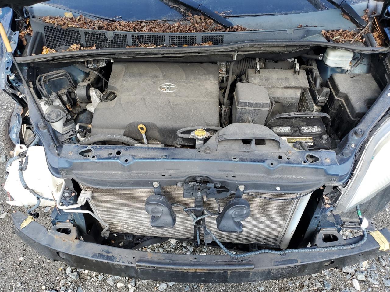 2012 TOYOTA SIENNA