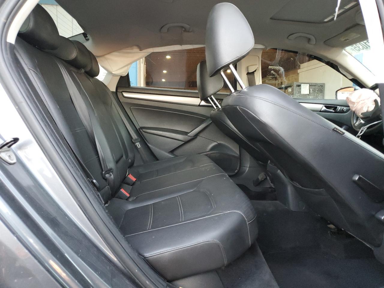 2014 VOLKSWAGEN Passat