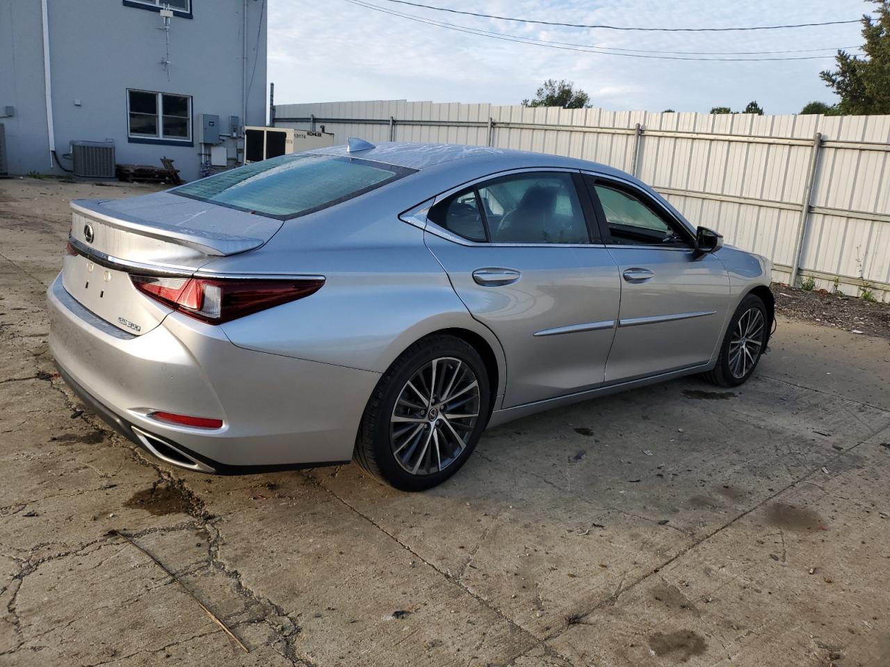 2023 LEXUS Es