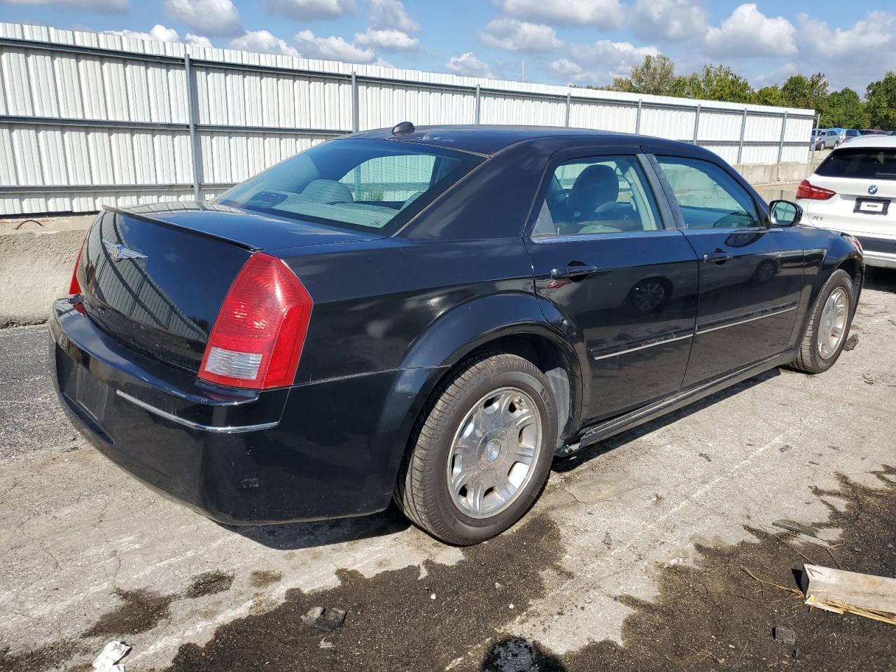 2005 CHRYSLER 300