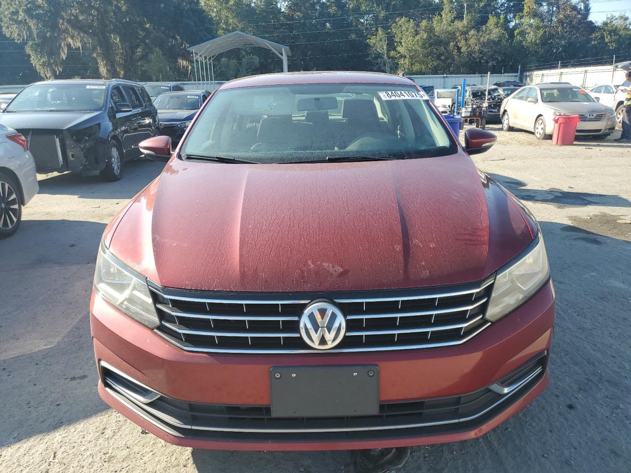 2017 VOLKSWAGEN Passat