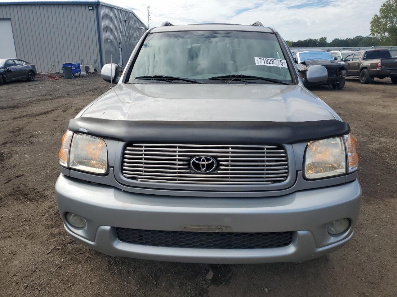 2002 TOYOTA Sequoia