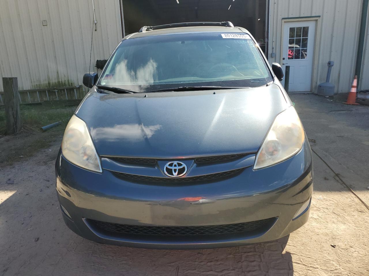 2010 TOYOTA SIENNA