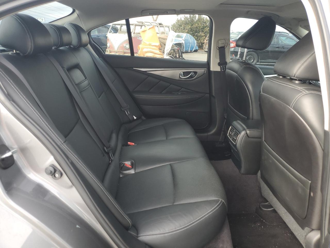 2015 INFINITI Q50