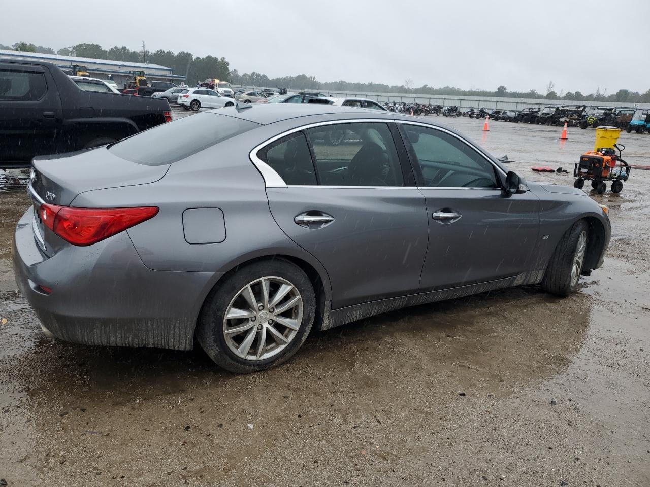 2015 INFINITI Q50