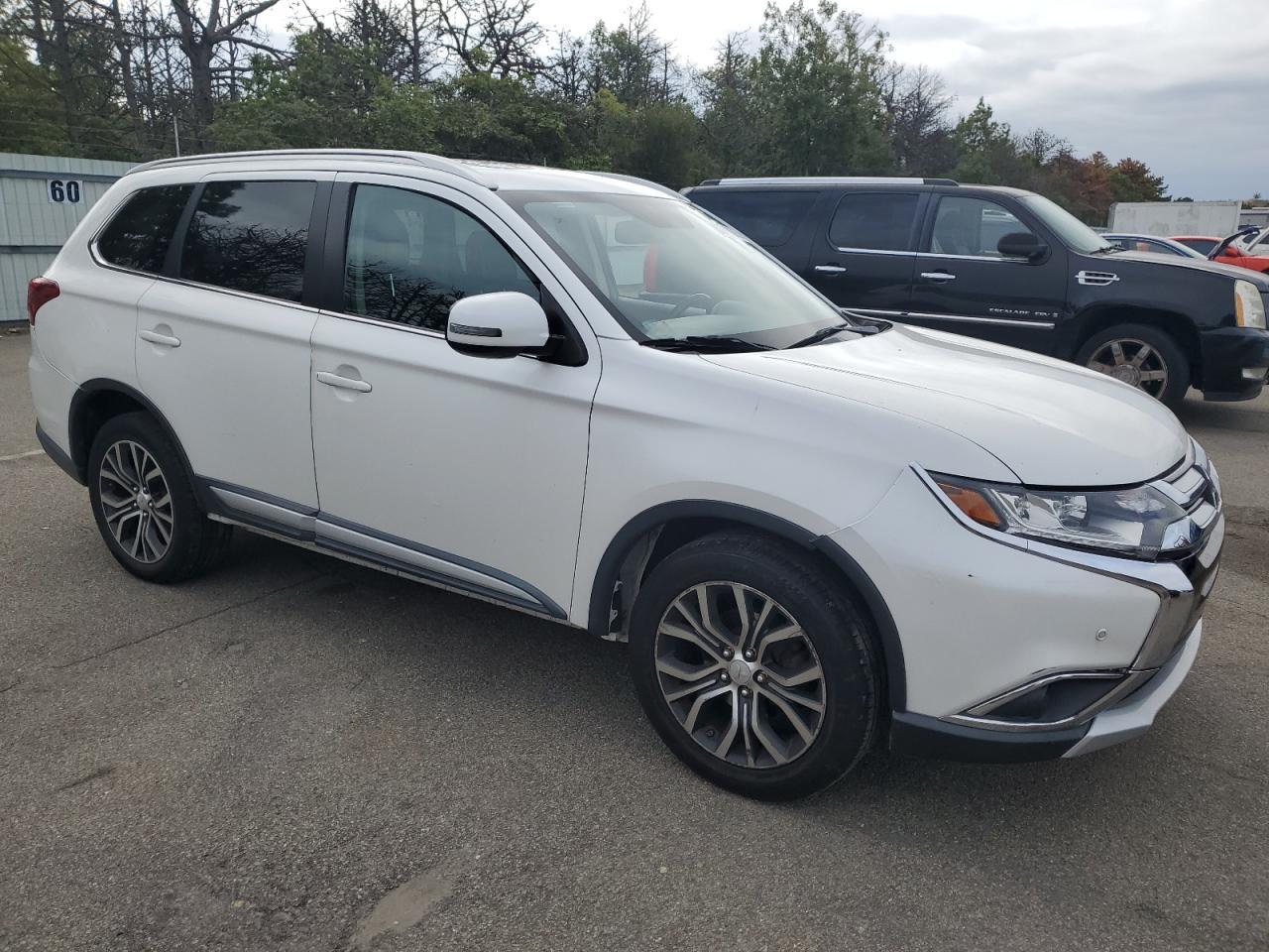 2016 MITSUBISHI outlander