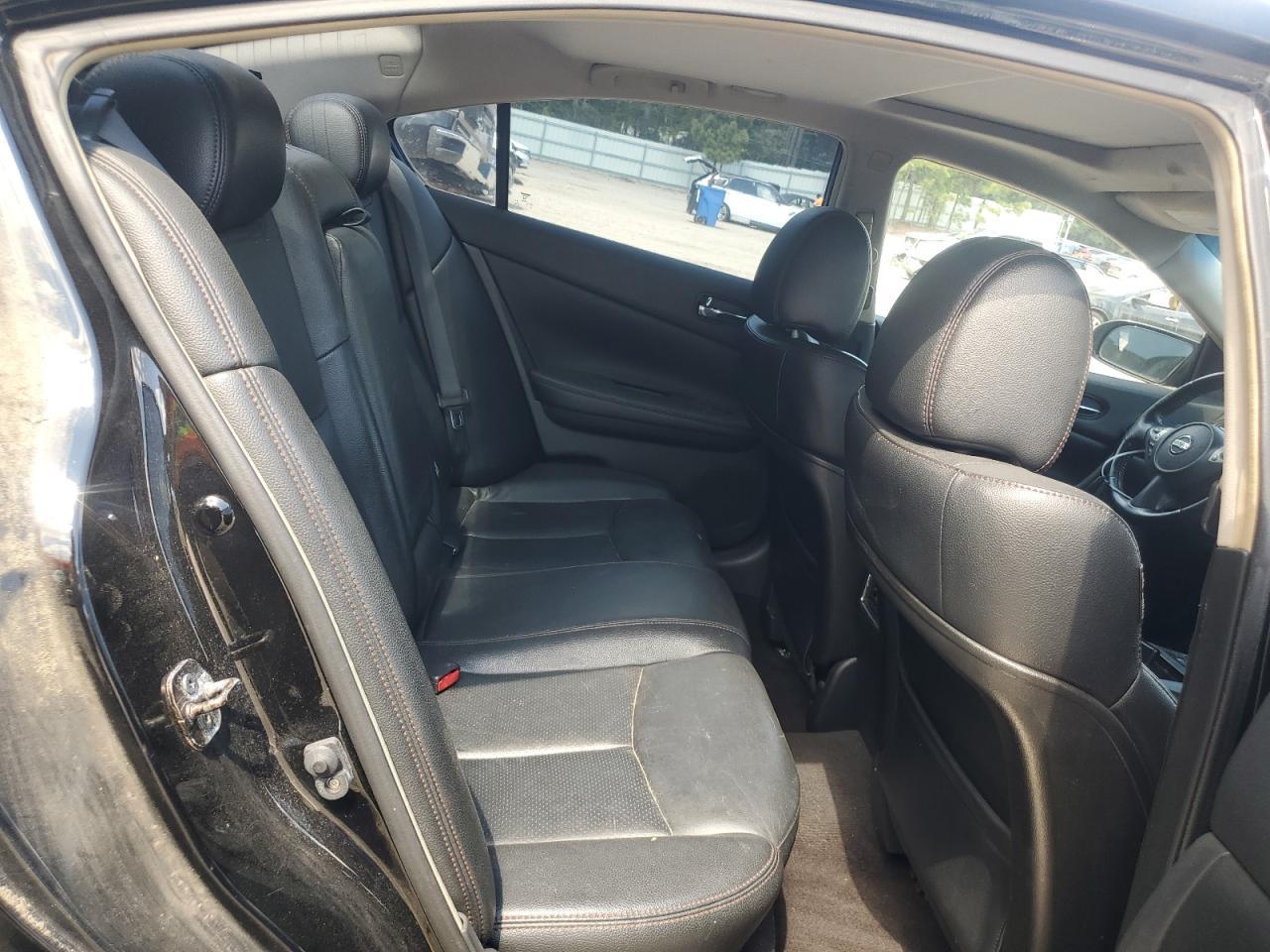 2010 NISSAN Maxima