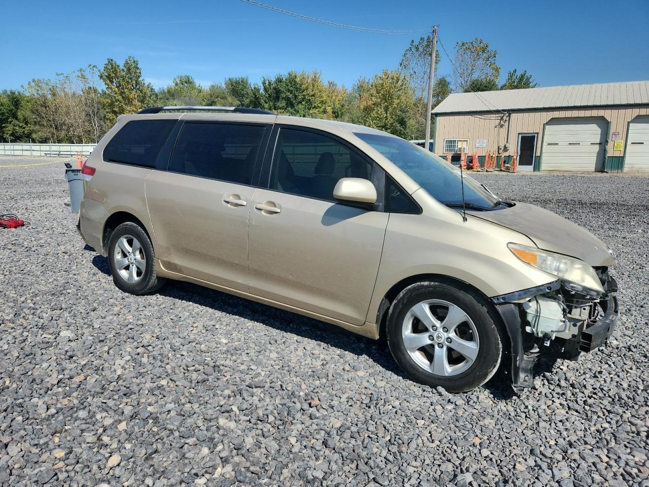 2011 TOYOTA SIENNA