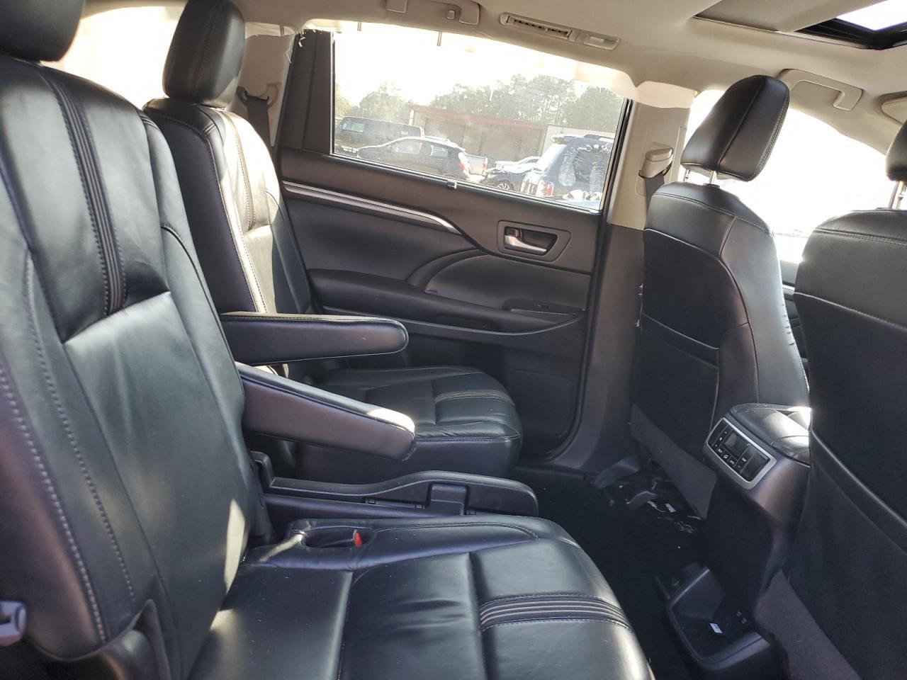 2017 TOYOTA HIGHLANDER