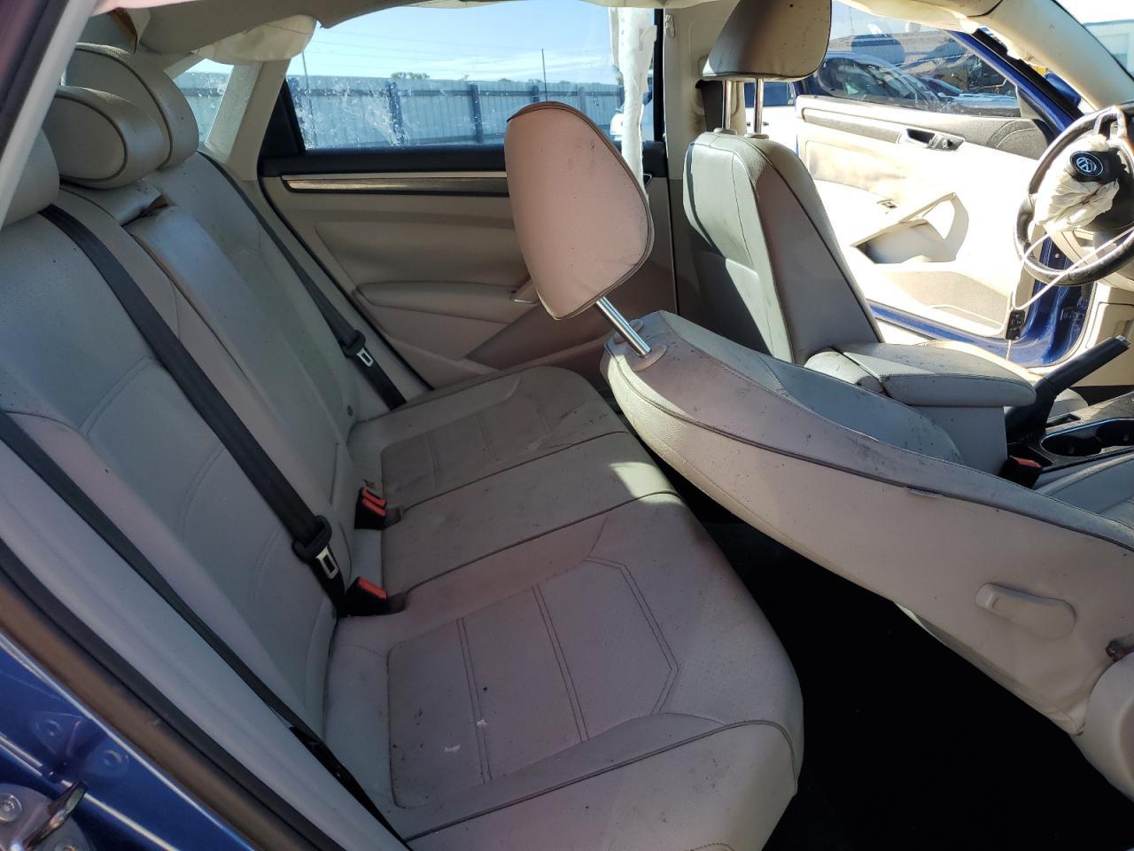 2017 VOLKSWAGEN Passat
