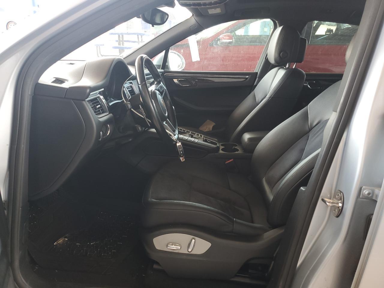 2017 PORSCHE Macan