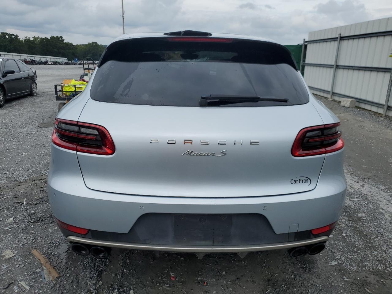 2016 PORSCHE Macan