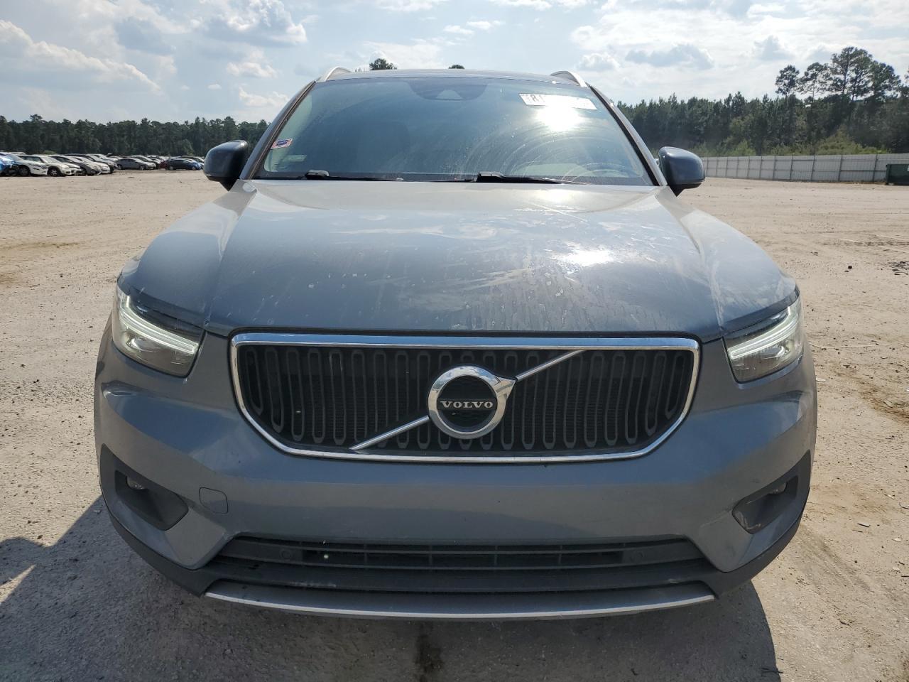 2021 VOLVO XC40