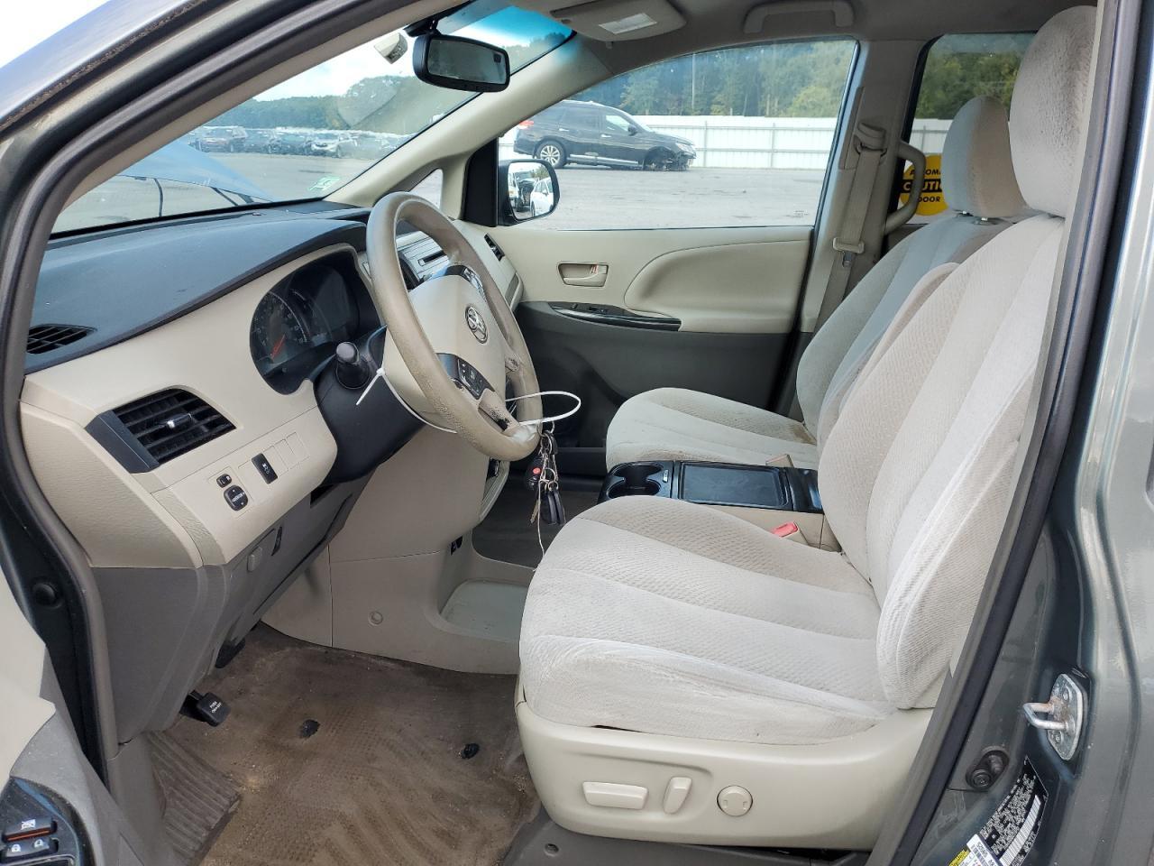 2013 TOYOTA SIENNA