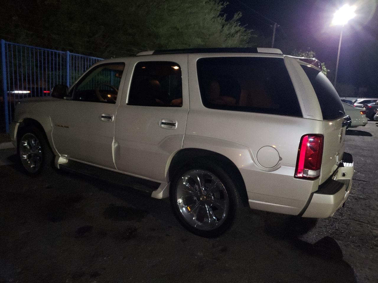 2005 CADILLAC ESCALADE