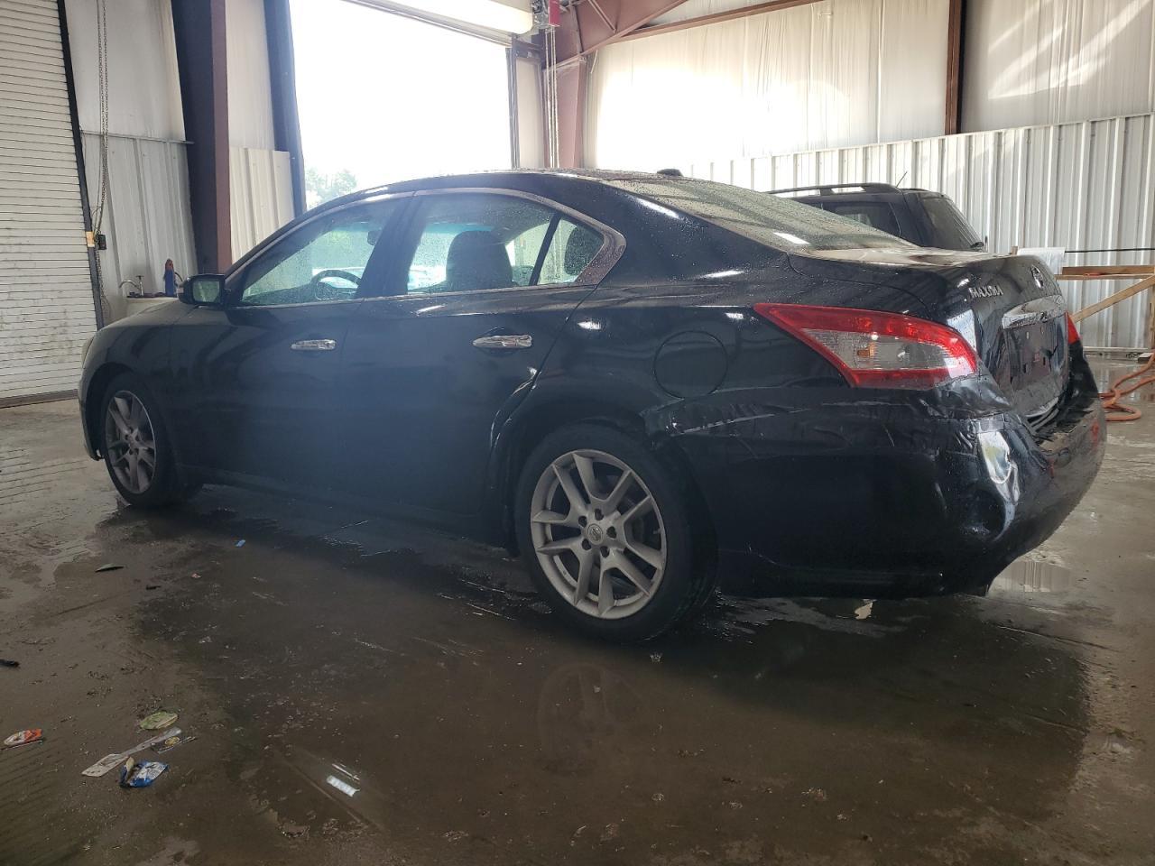 2011 NISSAN Maxima