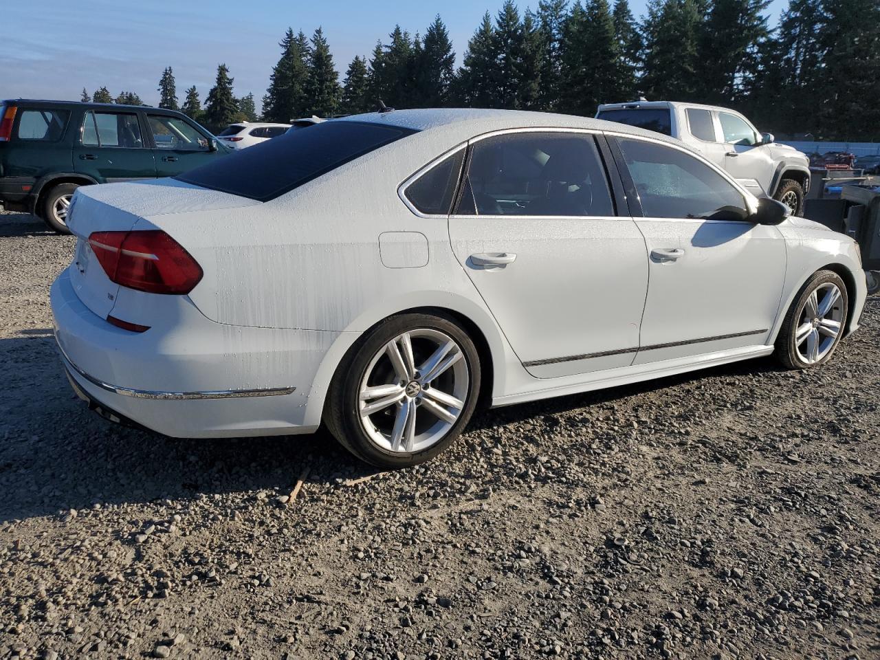 2016 VOLKSWAGEN Passat