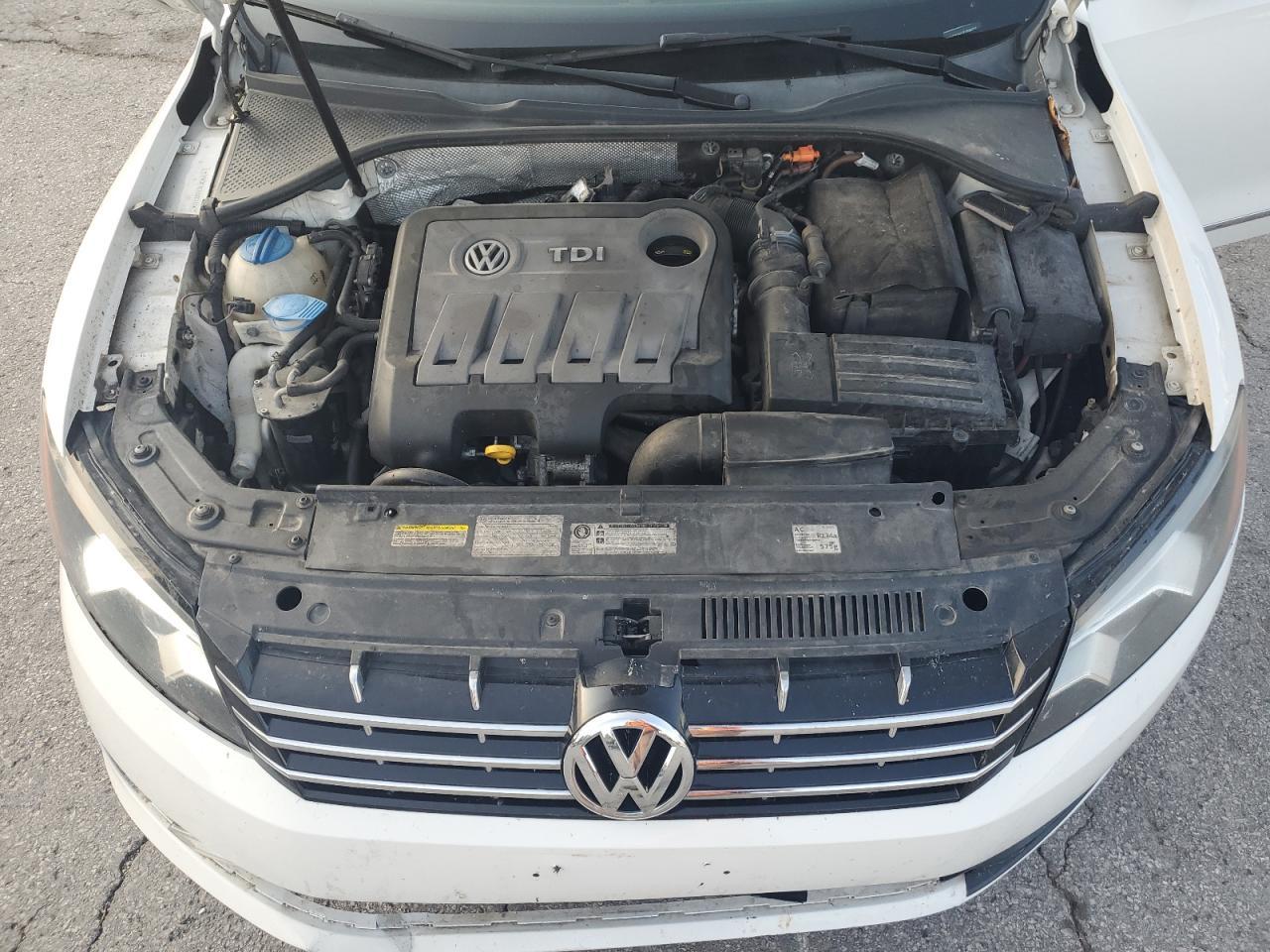 2014 VOLKSWAGEN Passat