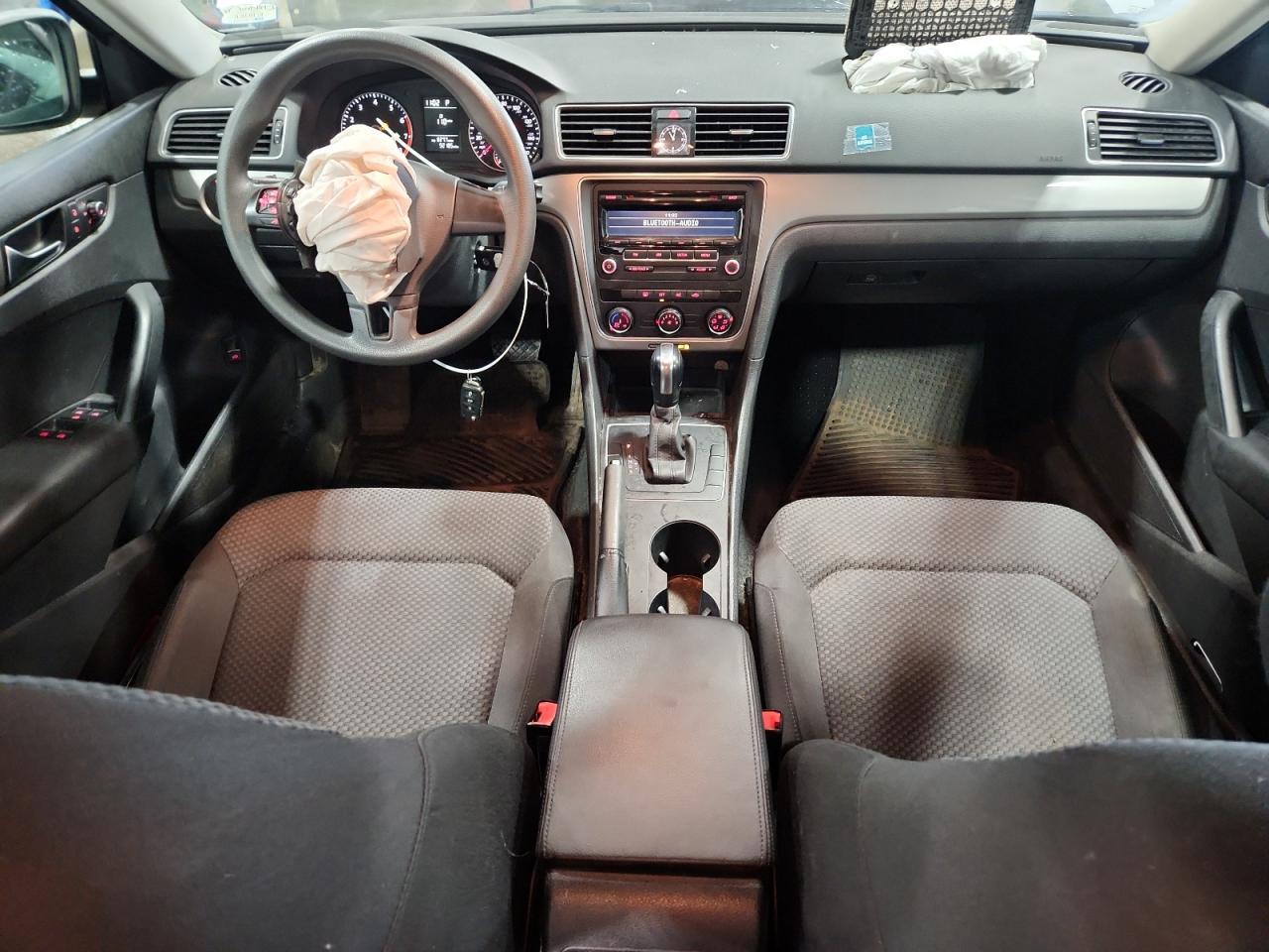 2013 VOLKSWAGEN Passat