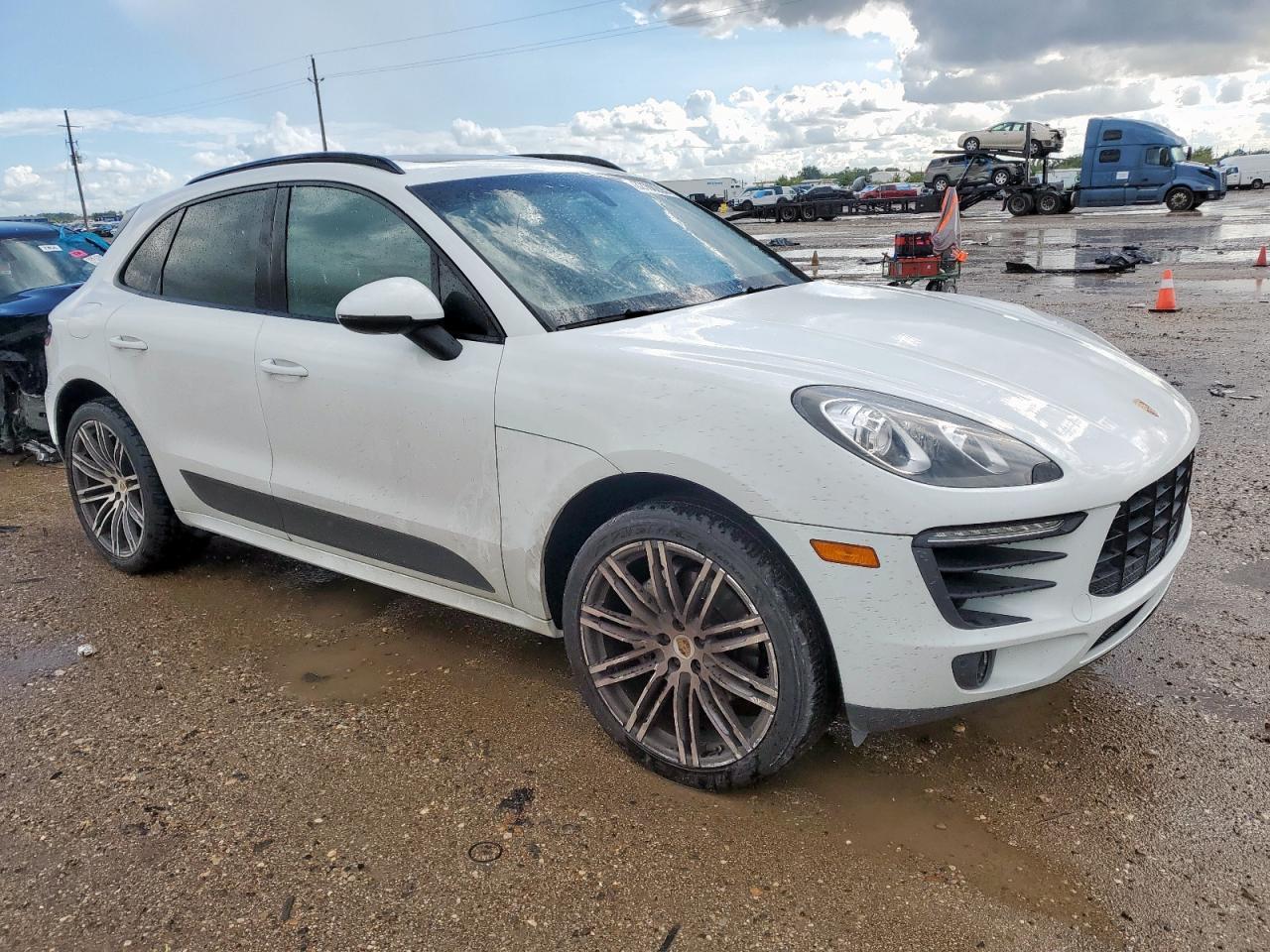 2015 PORSCHE Macan