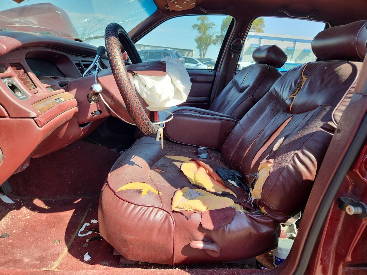 1997 LINCOLN Town Car