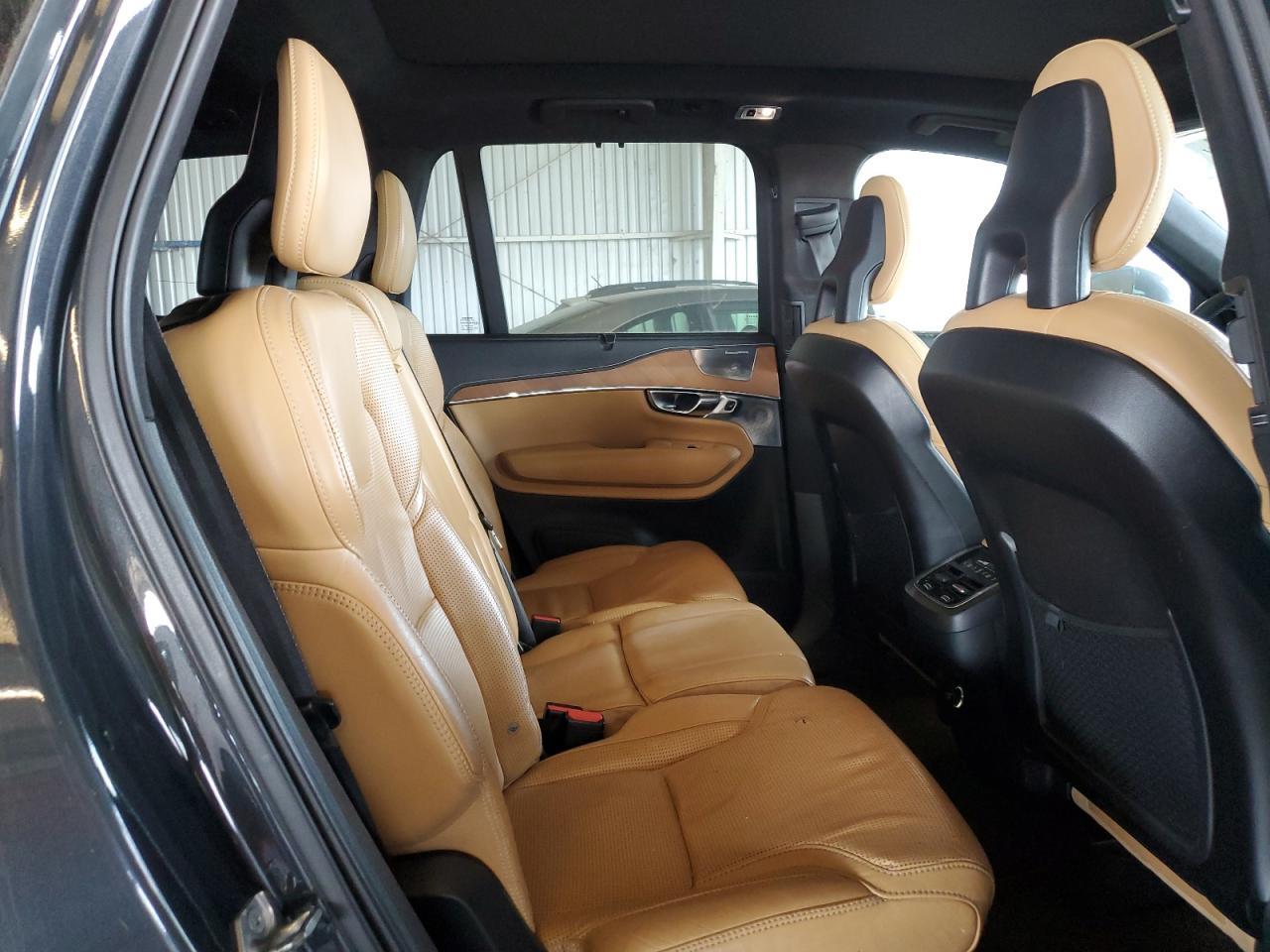 2017 VOLVO XC90