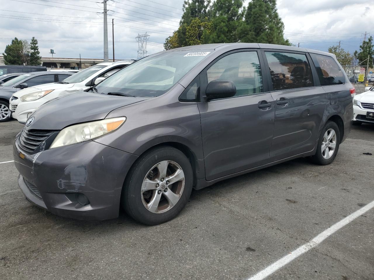 2011 TOYOTA SIENNA
