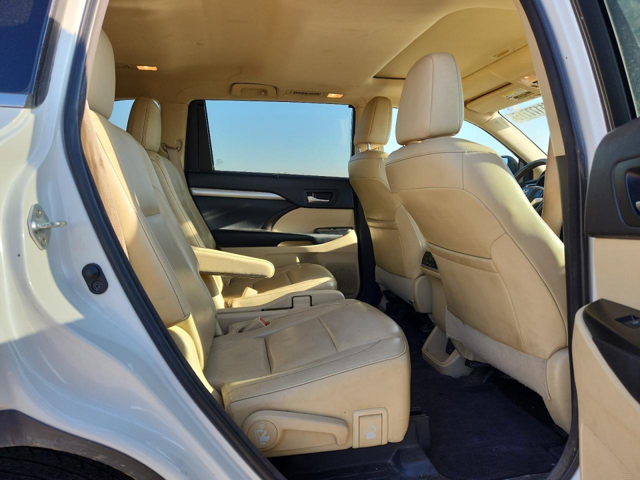 2016 TOYOTA HIGHLANDER