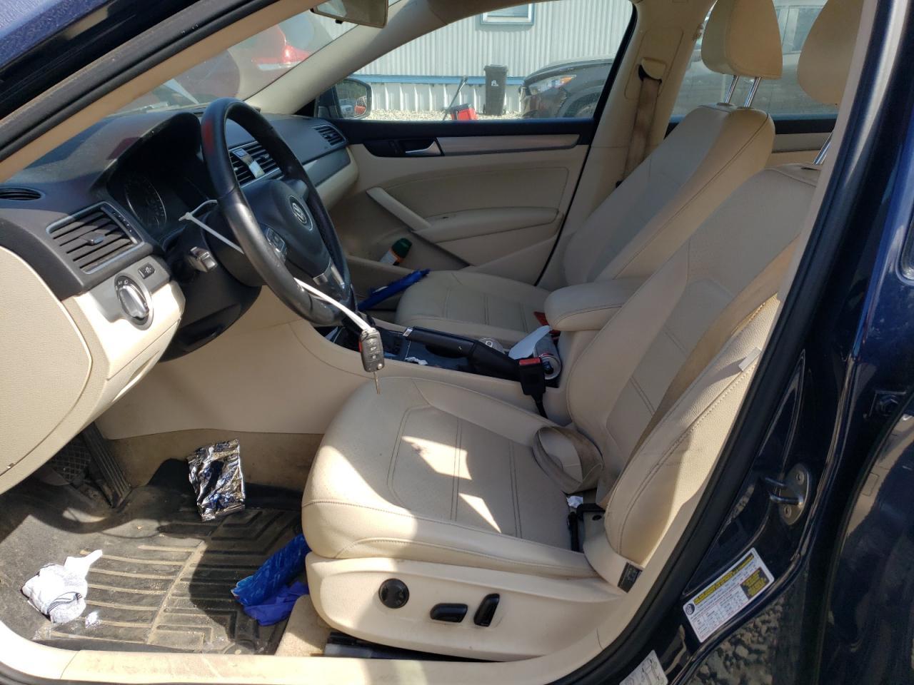 2014 VOLKSWAGEN Passat