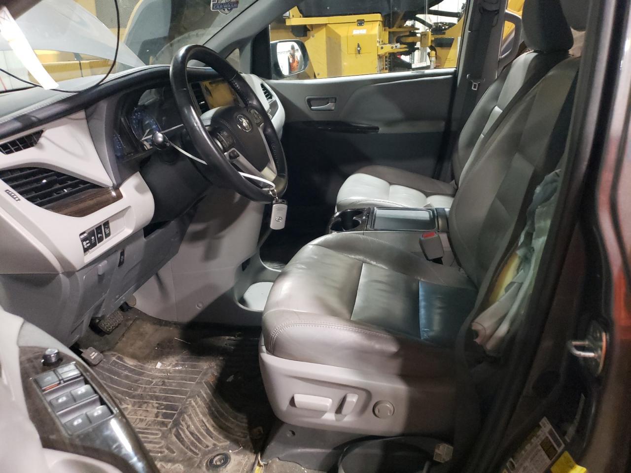 2017 TOYOTA SIENNA