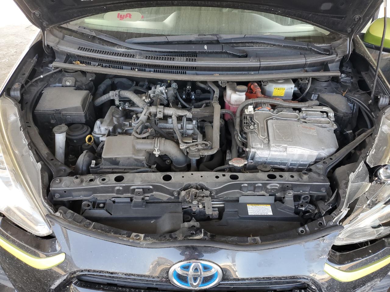 2016 TOYOTA Prius c
