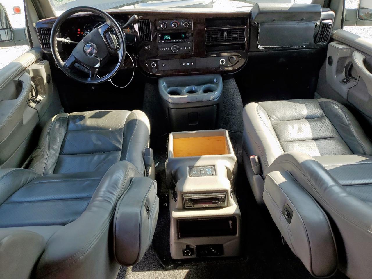 2011 GMC Savana