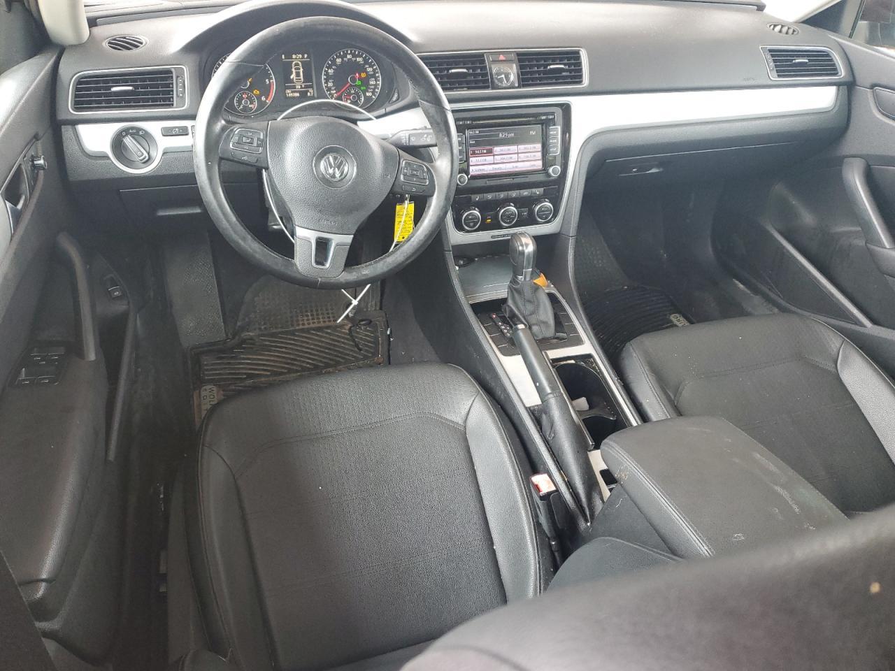 2012 VOLKSWAGEN Passat
